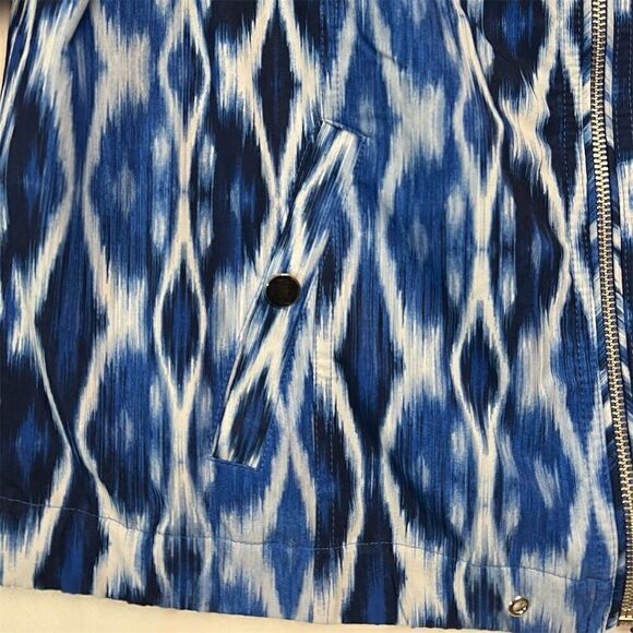 Chico's Zenergy Women's Jacket Blue & White Geometric Print Size 1 - Picture 4 of 11
